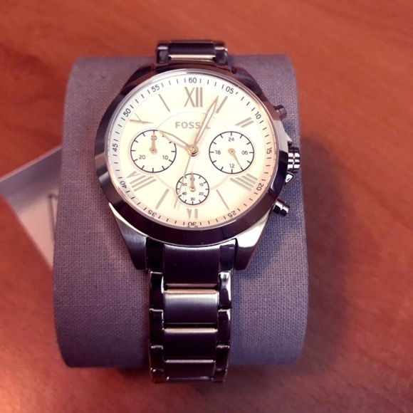 ⭐️ Women’s NWT Fossil Watch Gold Link Band main image 4